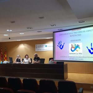 Avui l'associació ha fet una xarrada a l'Hospital de La Marina Baixa per contribuir a fer